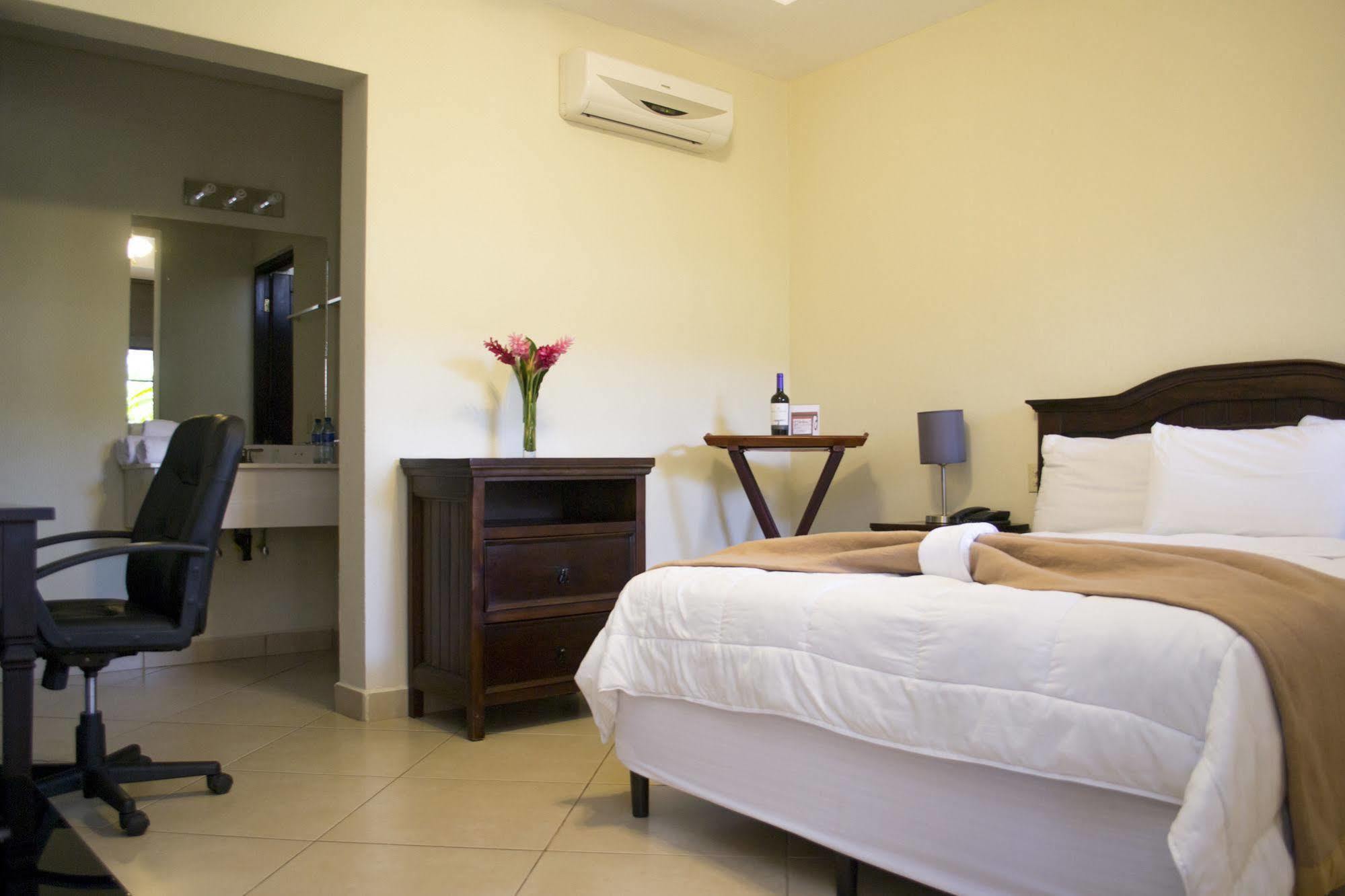 Farallones Hotel Chinandega Exterior foto